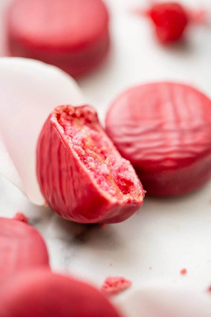 Ispahan-coated-macaron